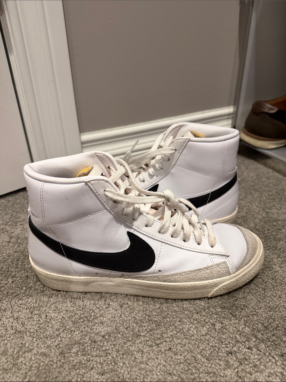 Blazer Men’s Mid ‘77 VNTG MENS 8 COMES WITH BOX!!